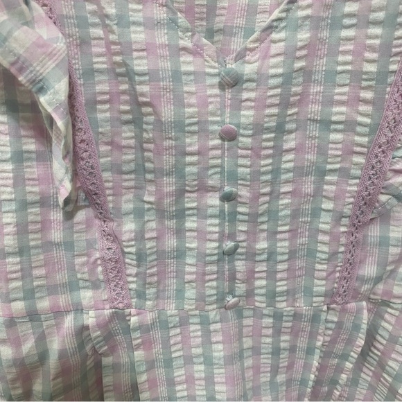 Mine Pink Green Gingham V Neck Flutter Sleeve Seersucker Top - Picture 2 of 6
